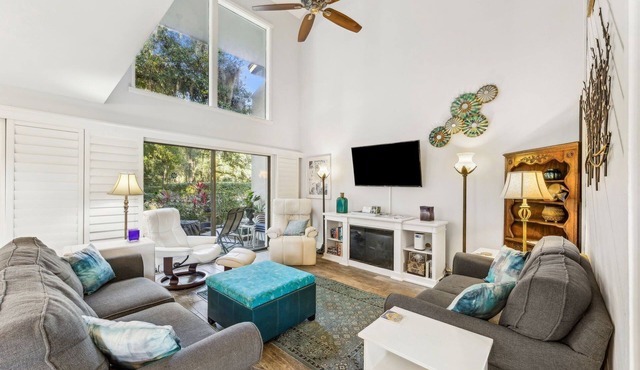 3035 Sea Marsh: Serene Garden Villa with Outdoor Fire Pit