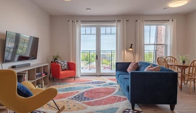 304 - Downtown Luxury Suite with Stunning View and Patio