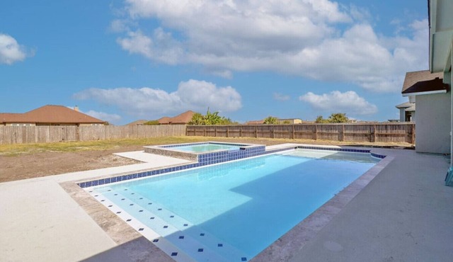 305) Luxarious with Pool+Hot Tub