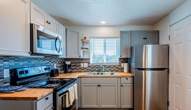 305 Princeton Suite 7 Overlooking NobHill