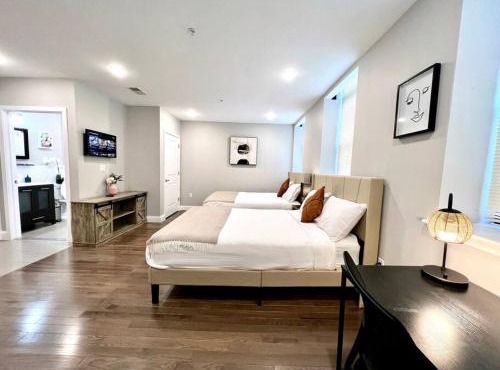 306 Deluxe King Bed suite in the center city of Philadelphia
