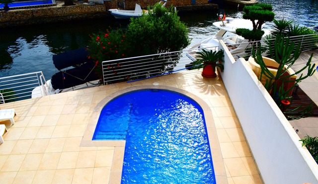 306-Magnificent modern house with pool private and mooring