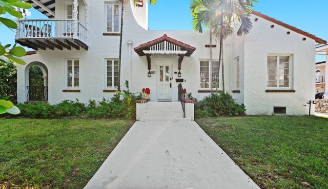 307 · Upstairs 1bdrm w/Balcony