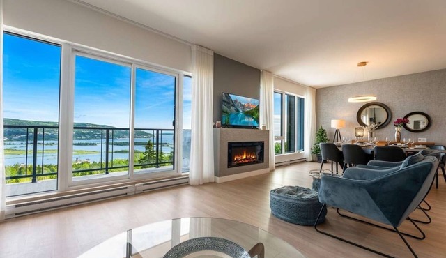308-Condo Le Victorien | River View, Pool & EV