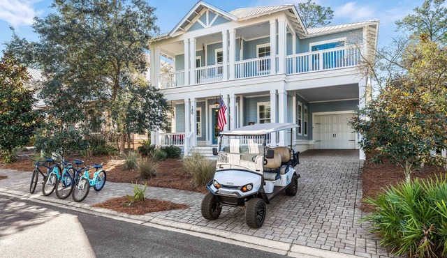 30A Gated Community ☀️ Golf Cart | 4 Bikes | *Heated & Chilled Pool ☀️ Beach Equipment