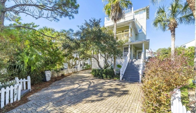 30A Spacious House walk to Beach- pet friendly