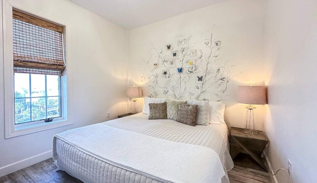 30A Top-Floor Studio w/Pool, Beach & Tram Access