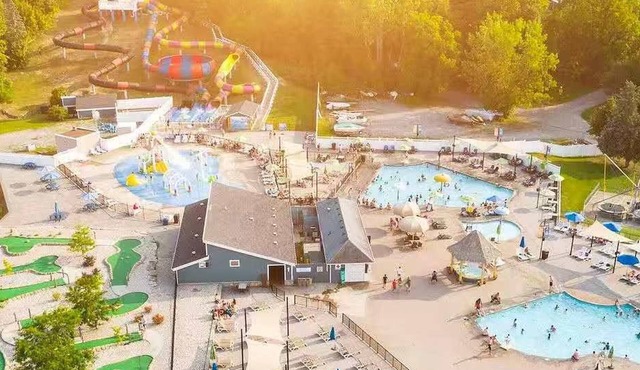 30KM to Niagara Falls, Sun Retreat Resort, Private Beach Access/View. Sleep 8