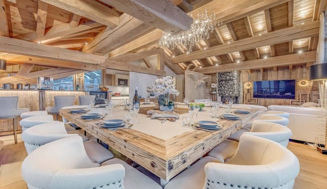 30m from ski slopes, fitness, sauna, balcony, fireplace or stove, tv, ski locker, 450m², Tignes