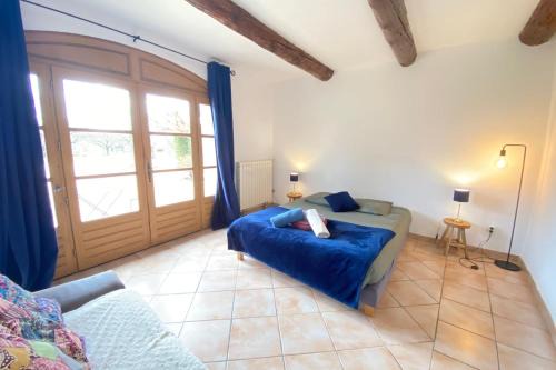 30m2 suite in 18th-century Provencal farmhouse