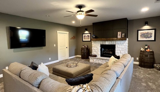 30mins to Railbird, Kentucky Proud Park- Lexington, KY. Ranch home with hot tub!