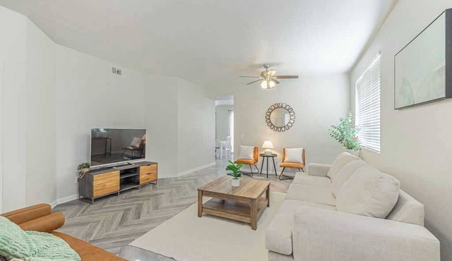 30nights min｜Mainfloor Bedroom｜Pet Allowed｜Remote Lock｜Garage Access #42183