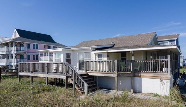 30s Oceanfront Beach Cottage Blocks to Pier