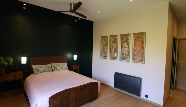 30s-style guest room with breakfast included, 180 cm bed, Wifi