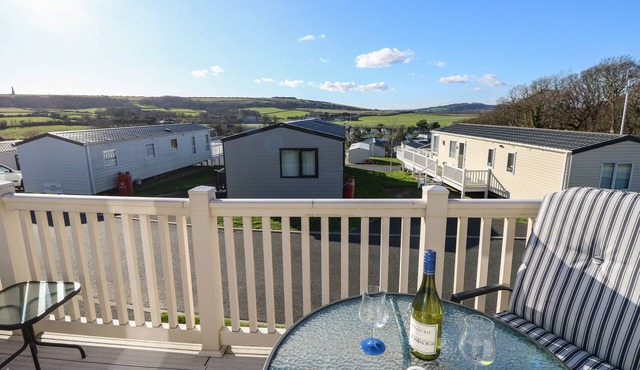 31 CROSSWINDS, country holiday cottage, with pool in Bembridge