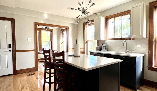 31+Day Stay. 15min dr to Med District, W/S Loop. 20min dr to Museums, MDWAirport