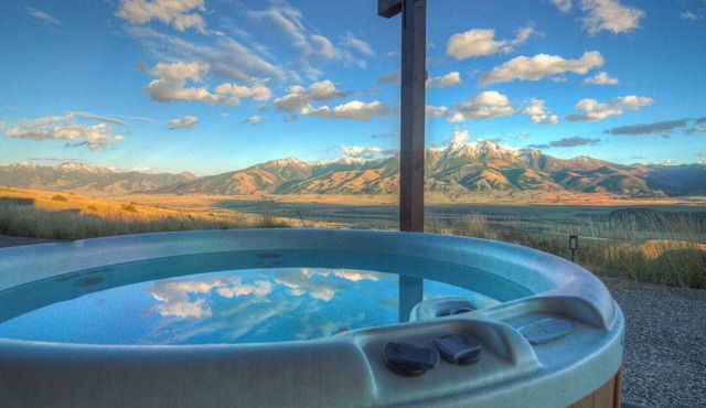 31 Miles to Yellowstone | Featured on Viral YouTube Series | Hot Tub + Epic Mountain Views