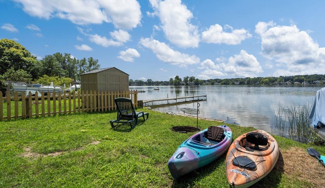 31+ NIGHTS ONLY - Secret Tunnel Lakehouse - kayaks, bonfires, beach, sleeps 10