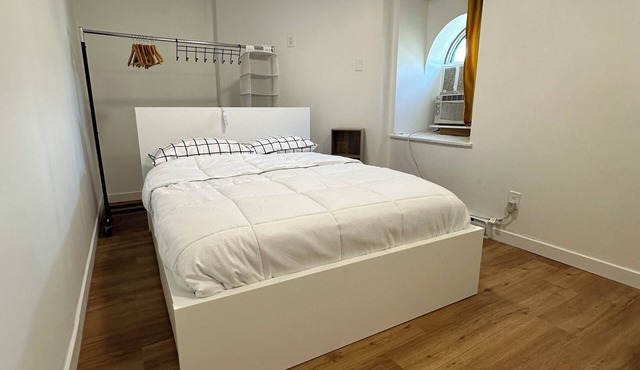 31 Nights or more - 3 bedroom apartment in downtown Montréal with terrace