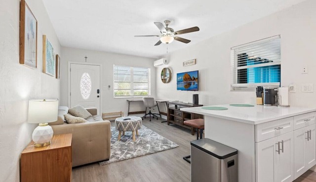 310 Ne 6 St #1 · Comfy BNB w/King Bed + Work/Travel + Beach 8 Min