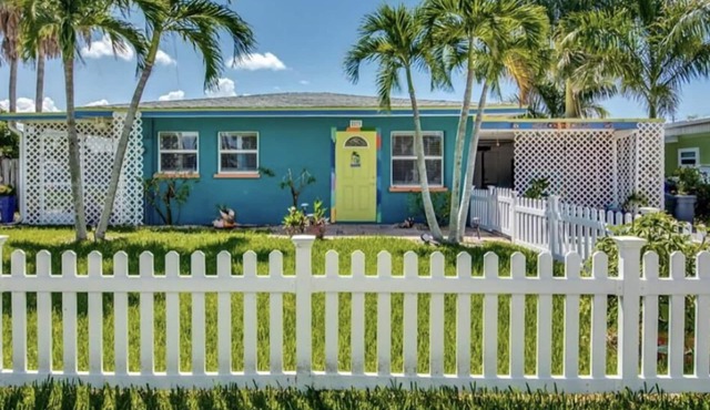 3100 Monthly rate for March! Please inquire for nightly rate 🏝️🐬