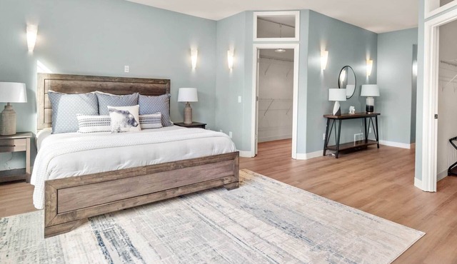 3100+ SF, 2 King en suites, theatre/game room