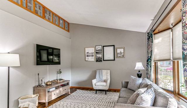 3100+ sq.ft., 6 Bedrooms, HUGE Outdoor Patio!