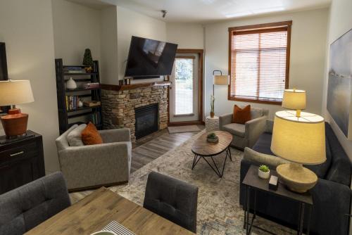 3106- One Bedroom Den Deluxe Powderhorn Lodge
