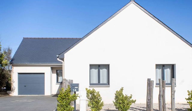 311 -Single storey house close to the beach