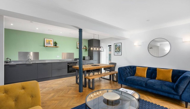 314 Reid's Corner - by StayDunfermline