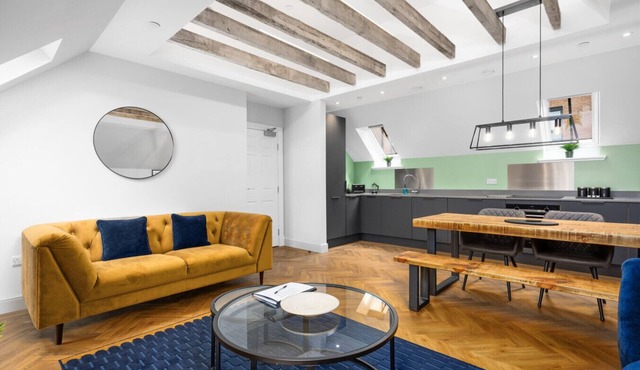 316 Reid's Corner - by StayDunfermline