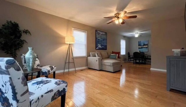 318 Large 3 bedroom with fenced yard!