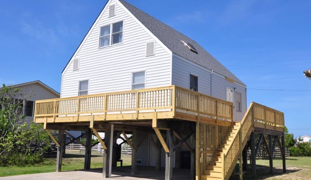 319 - South Nags Head with Wrap-Around Decking and Deeded Beach Access!