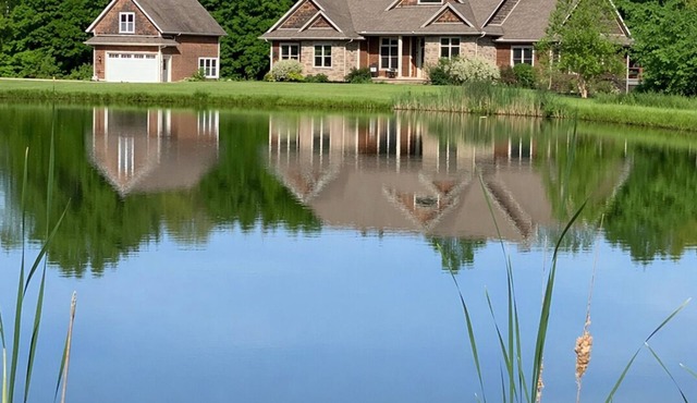 32 Acre Luxury Retreat near Ashland - Heated Pool, Hot tub, Pond - Sleeps 18