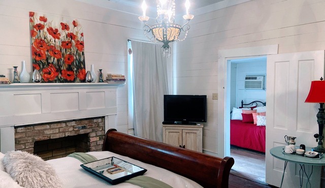 32 Acres of Lush Gardens with Private Cottage. Go on a Texas Foodie Adventure!