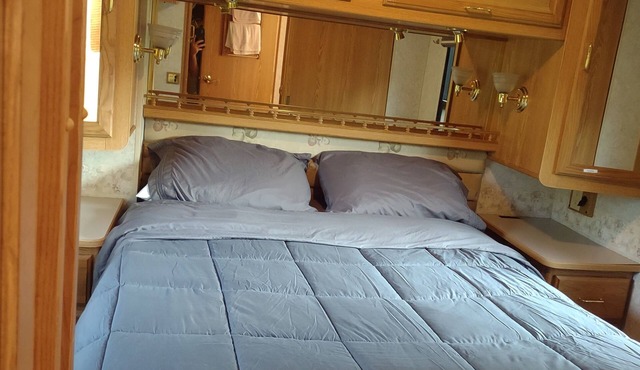 32 foot 2-bedroom recreational vehicle with AC in Templeton