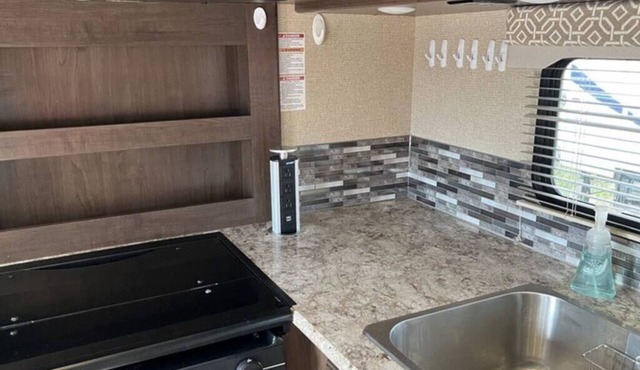 32 ft Motorhome Sleeps 10!