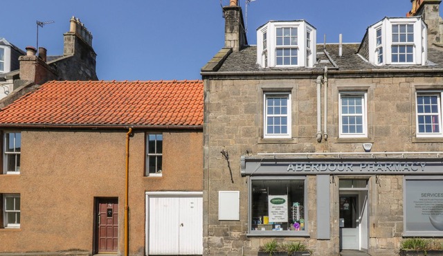 32 HIGH STREET, family friendly, with a garden in Aberdour