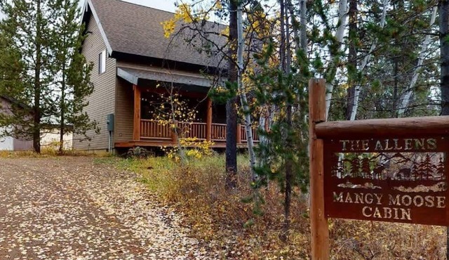 32 MI to YNP | Fire Pit | Sleeps 8