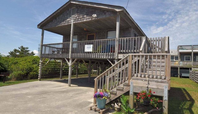 320 Dog-Friendly & Across from Beach Access!