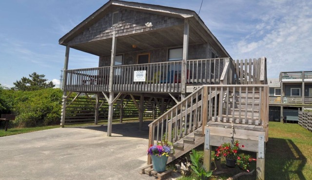 320 - Dog-Friendly Nags Head Rental Directly Across from Beach Access!