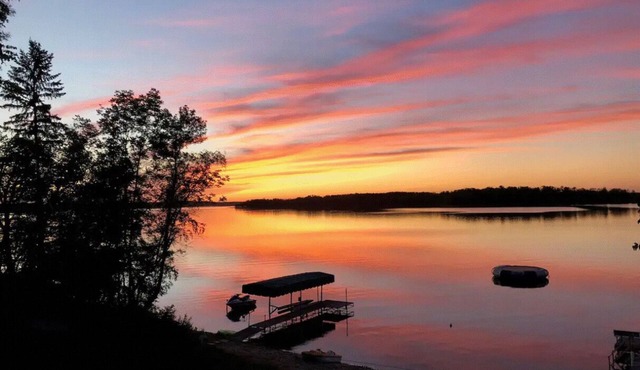 320' of private sandy shore. Pontoon for rent. Sauna/ Hot Tub & Outdoor Shower