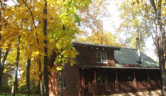 3200 Square Foot Log Home Near Branson!