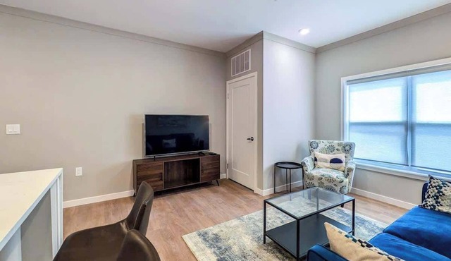 328 Modern 2BR Apt Su