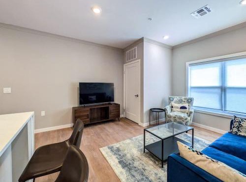 328 Modern 2BR Apt
