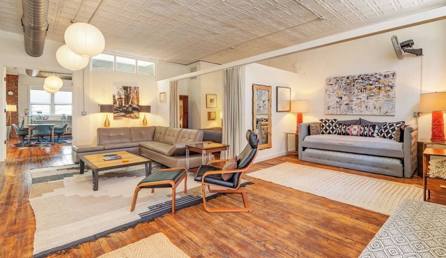 33 Carolina Lan: High Design Loft on Historic Downtown Alley + Free Parking