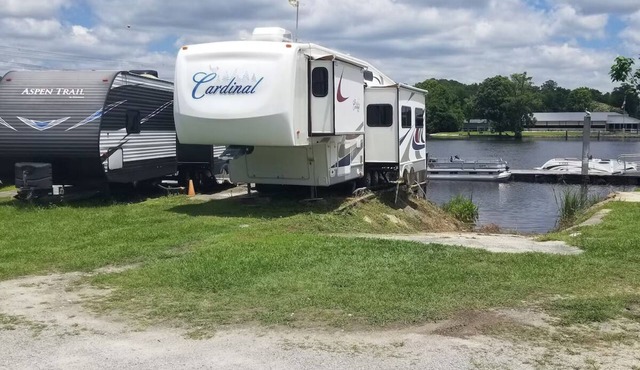 33 foot 5th Wheel camper. 3 slideouts, right on the Ogeechee River. Site 11