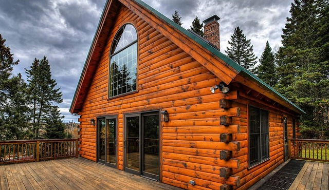 🐾33 Loop Rd Log Cabin w/Shared Rangeley Lake Access, Snowmobile/ATV Access, 15 min to Saddleback