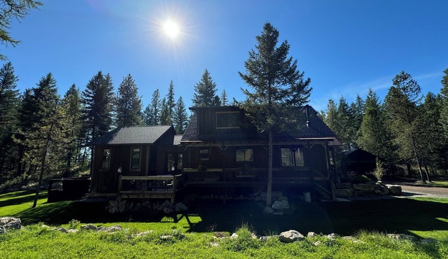 33 miles from Glacier! A place to pause and reconnect minutes from Whitefish.