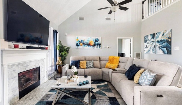 "33 Min to Downtown Houston: Spacious Serenity Retreat In Baytown"